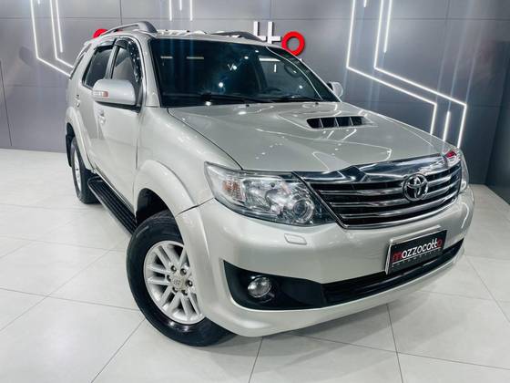 TOYOTA HILUX SW4 3.0 SRV 4X4 16V TURBO INTERCOOLER DIESEL 4P AUTOMÁTICO TOYOTA HILUX SW4 3.0 SRV 4X4 16V TURBO INTERCOOLER DIESEL 4P AUTOMÁTICO